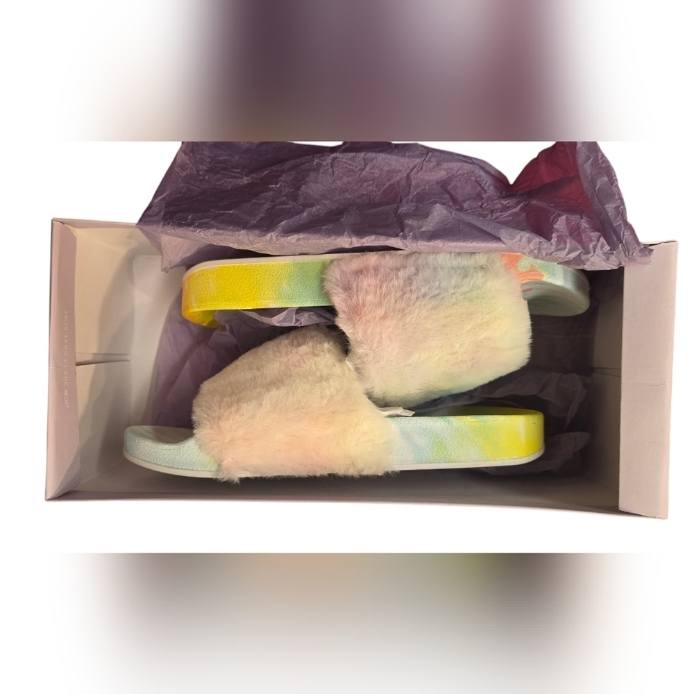 *NWT* Madden Girl Slippers - Picture 3 of 13